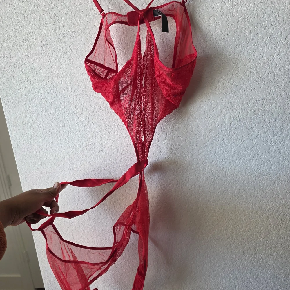 Elegant Red Lace Lingerie Set Victoria Secrect - Picture 7 of 8
